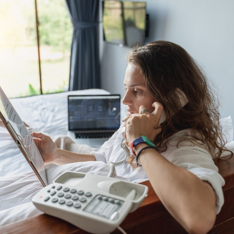 I'd like to order room service. - Phrasebook - Learn English with lingoneo